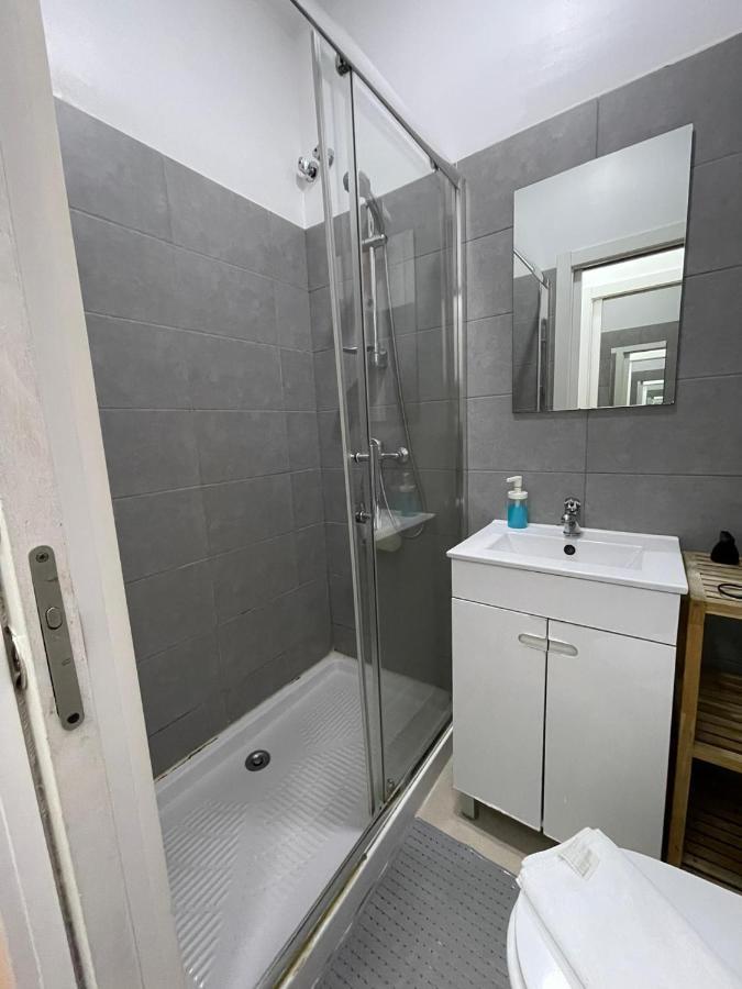 Antique M1 R1 - Amazing Double Room With Shared Bathroom In Marques Pombal リスボン エクステリア 写真